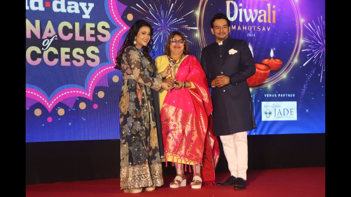 Nitu Joshi Honored With Best Social Worker Award By Mid-Day For Exemplary Contributions To Society